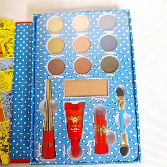 NWT " The Ultimate Wonder Woman Bundle" - Picture 10 of 15